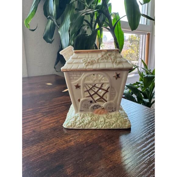 Lenox Occasions Halloween Haunted House 24k Gold Ivory Bone China Candle Holder - Picture 1 of 6